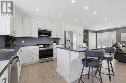 6442 Given Road, Minto, ON - Indoor Photo Showing Kitchen With Upgraded Kitchen