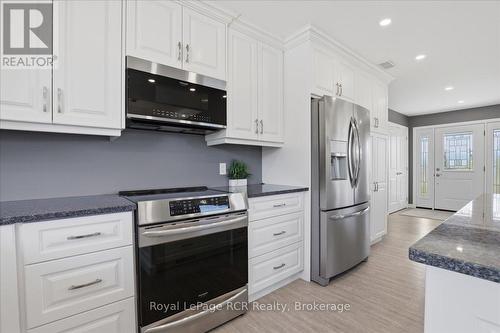 6442 Given Road, Minto, ON - Indoor Photo Showing Kitchen With Upgraded Kitchen