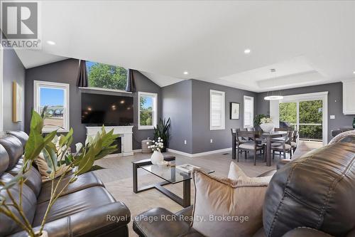 6442 Given Road, Minto, ON - Indoor Photo Showing Living Room