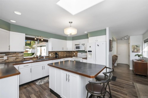 7220 Walton Rd, Honeymoon Bay, BC 