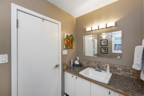 7220 Walton Rd, Honeymoon Bay, BC 