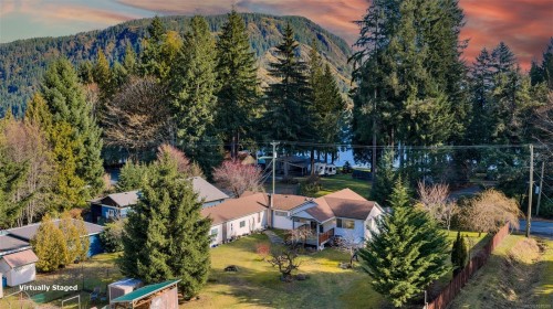 7220 Walton Rd, Honeymoon Bay, BC 