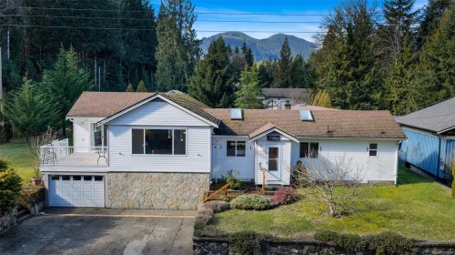 7220 Walton Rd, Honeymoon Bay, BC 