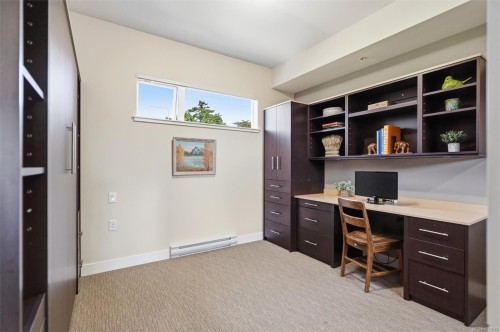 #304-4040 Borden St, Saanich, BC - Indoor Photo Showing Office
