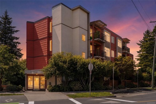 #304-4040 Borden St, Saanich, BC - Outdoor With Balcony