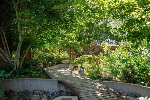 #304-4040 Borden St, Saanich, BC - Outdoor
