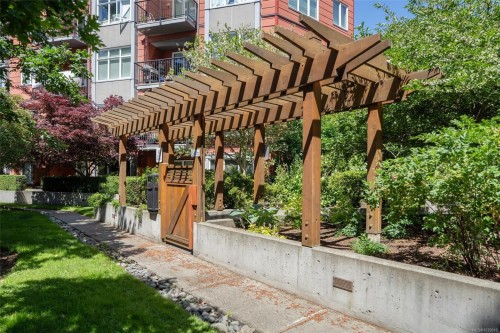 #304-4040 Borden St, Saanich, BC - Outdoor With Balcony