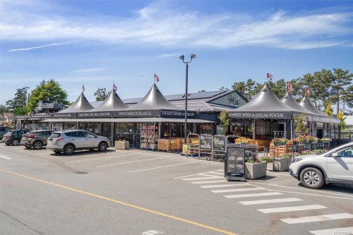 #304-4040 Borden St, Saanich, BC - Outdoor