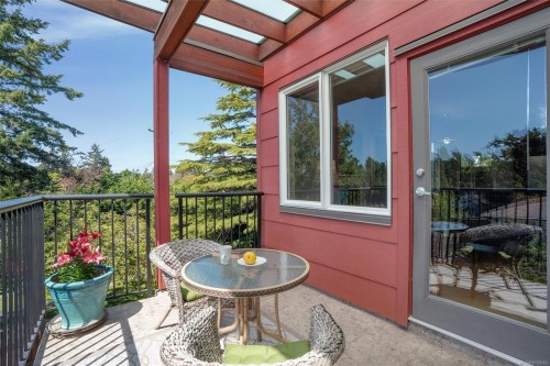 #304-4040 Borden St, Saanich, BC - Outdoor With Deck Patio Veranda With Exterior