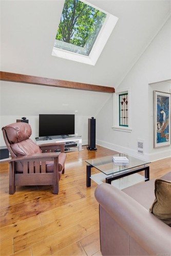 688 Falkland Rd, Oak Bay, BC 