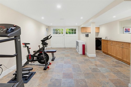 688 Falkland Rd, Oak Bay, BC 