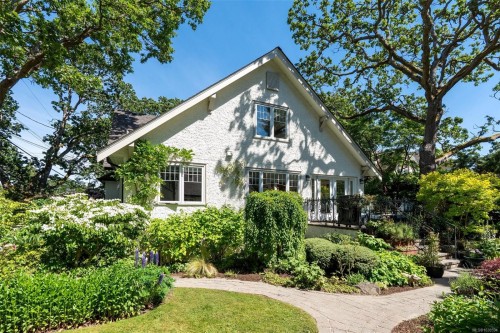 688 Falkland Rd, Oak Bay, BC 