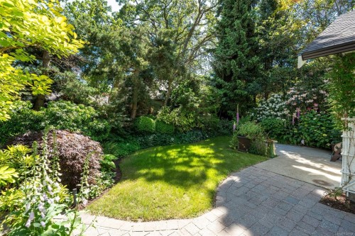 688 Falkland Rd, Oak Bay, BC 