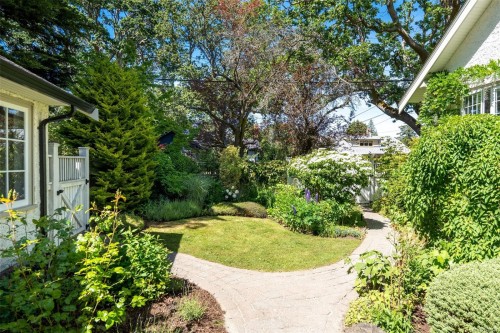688 Falkland Rd, Oak Bay, BC 