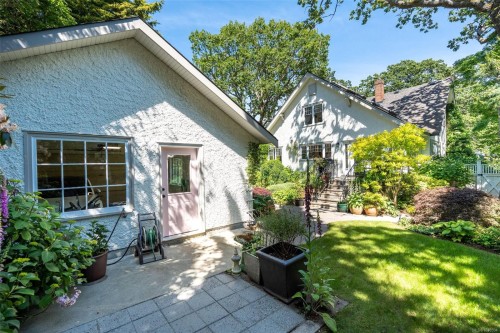 688 Falkland Rd, Oak Bay, BC 