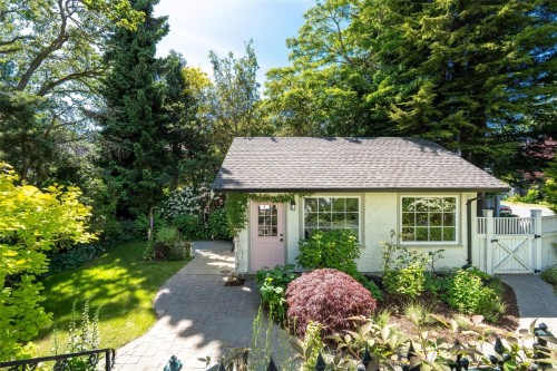 688 Falkland Rd, Oak Bay, BC 
