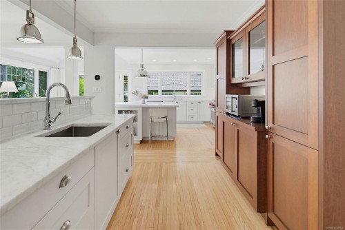 688 Falkland Rd, Oak Bay, BC 