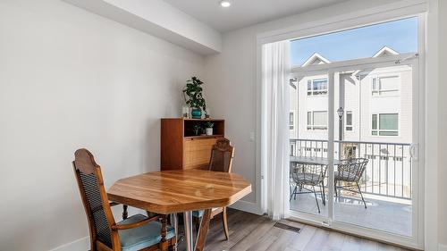 58-13098 Shoreline Way, Lake Country, BC - Indoor Photo Showing Dining Room