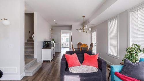 58-13098 Shoreline Way, Lake Country, BC - Indoor Photo Showing Living Room