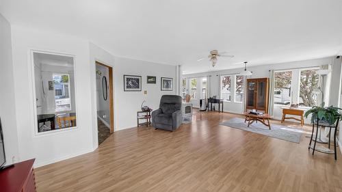 1830 Kokanee Crescent, Cranbrook, BC - Indoor Photo Showing Living Room