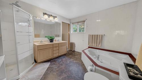 1830 Kokanee Crescent, Cranbrook, BC - Indoor Photo Showing Bathroom
