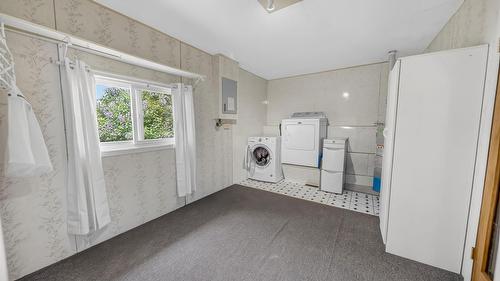 1830 Kokanee Crescent, Cranbrook, BC - Indoor Photo Showing Laundry Room
