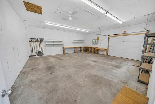 1830 Kokanee Crescent, Cranbrook, BC - Indoor Photo Showing Garage