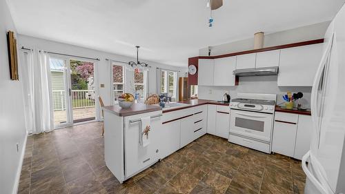 1830 Kokanee Crescent, Cranbrook, BC - Indoor Photo Showing Kitchen
