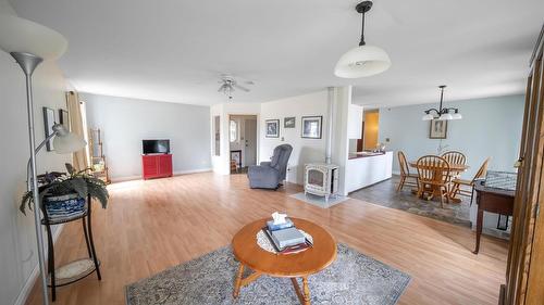1830 Kokanee Crescent, Cranbrook, BC - Indoor Photo Showing Living Room