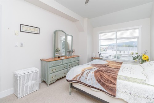 #303-5822 Garden St, Duncan, BC - Indoor Photo Showing Bedroom