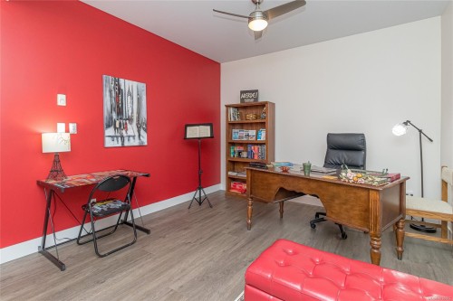 #303-5822 Garden St, Duncan, BC - Indoor Photo Showing Office
