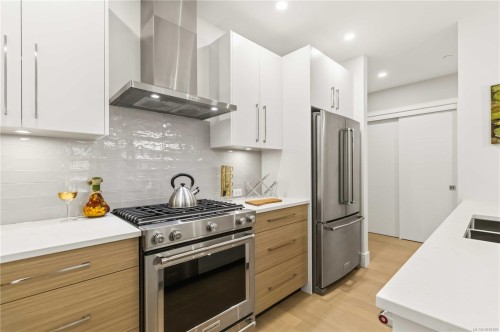#301-990 Doumac Ave, Saanich, BC 
