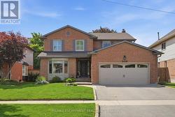 2418 BUTTERNUT CRESCENT  Burlington, ON L7M 3L3