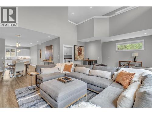 3359 Cougar Road Unit# 71, West Kelowna, BC - Indoor Photo Showing Living Room