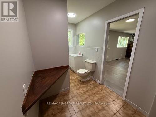 ensuite bath - 410 Green Lake Road, North Algona Wilberforce, ON 