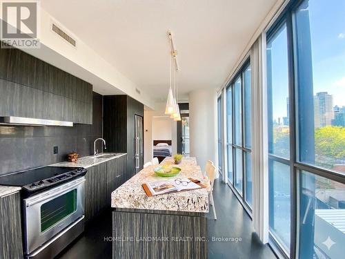 606 - 101 Charles Street E, Toronto, ON - Indoor Photo Showing Kitchen With Upgraded Kitchen