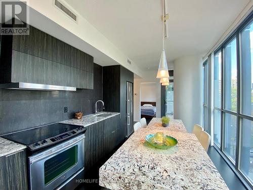 606 - 101 Charles Street E, Toronto, ON - Indoor Photo Showing Kitchen With Upgraded Kitchen