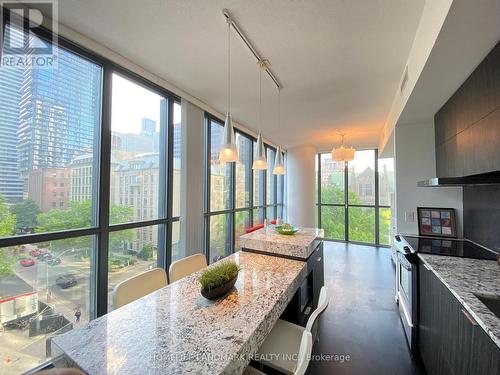 606 - 101 Charles Street E, Toronto, ON - Indoor Photo Showing Kitchen With Upgraded Kitchen