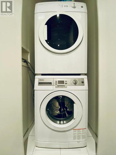 606 - 101 Charles Street E, Toronto, ON - Indoor Photo Showing Laundry Room