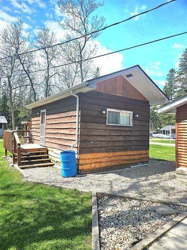 Year Round Guest House - 2 Weeping Birch Avenue, Gimli Rm, MB - Outdoor