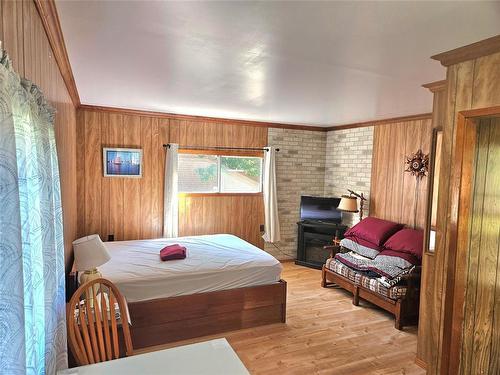 Inside Guest House - 2 Weeping Birch Avenue, Gimli Rm, MB - Indoor Photo Showing Bedroom