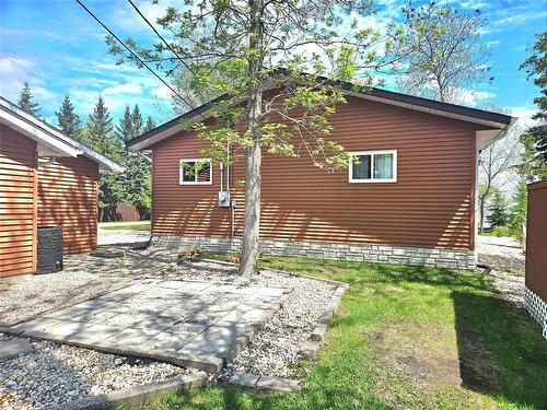 Back Patio - 2 Weeping Birch Avenue, Gimli Rm, MB - Outdoor