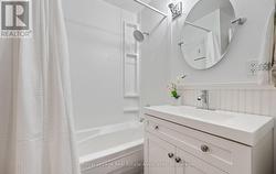 Main bathroom - 