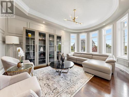 115 Carmichael Crescent, King, ON - Indoor Photo Showing Living Room