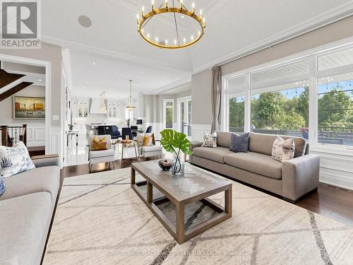 115 Carmichael Crescent, King, ON - Indoor Photo Showing Living Room