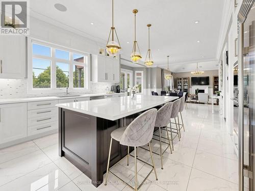 115 Carmichael Crescent, King, ON - Indoor Photo Showing Kitchen With Upgraded Kitchen