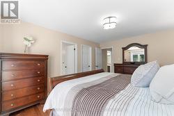 Primary Bedroom w/ 5 PC Ensuite & WIC - 
