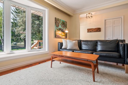 426079 25 Side Road, Mono, ON - Indoor Photo Showing Living Room