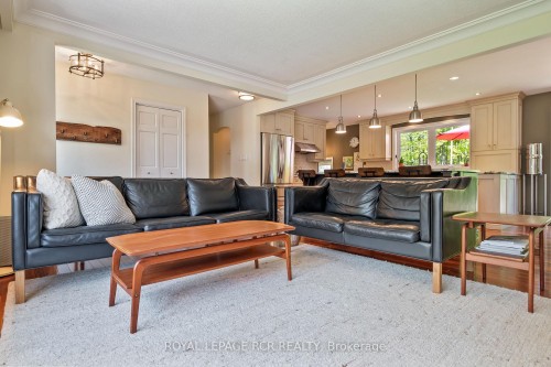 426079 25 Side Road, Mono, ON - Indoor Photo Showing Living Room