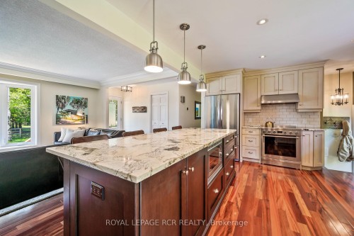 426079 25 Side Road, Mono, ON - Indoor Photo Showing Kitchen With Upgraded Kitchen